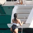 Аня, 8 988 985-56-00